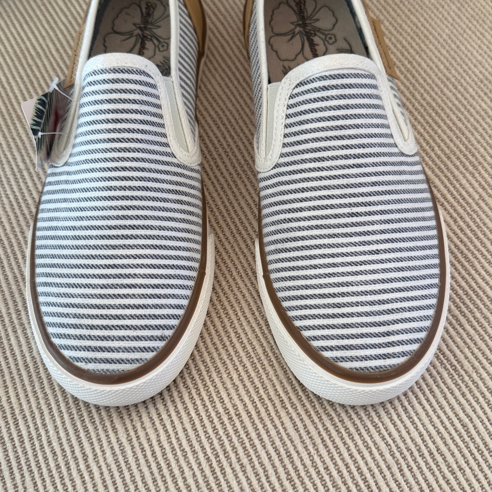 Tommy Bahama white and blue striped canvas slip-on sneakers. Nwt’s sz 7.5 - Picture 2 of 6